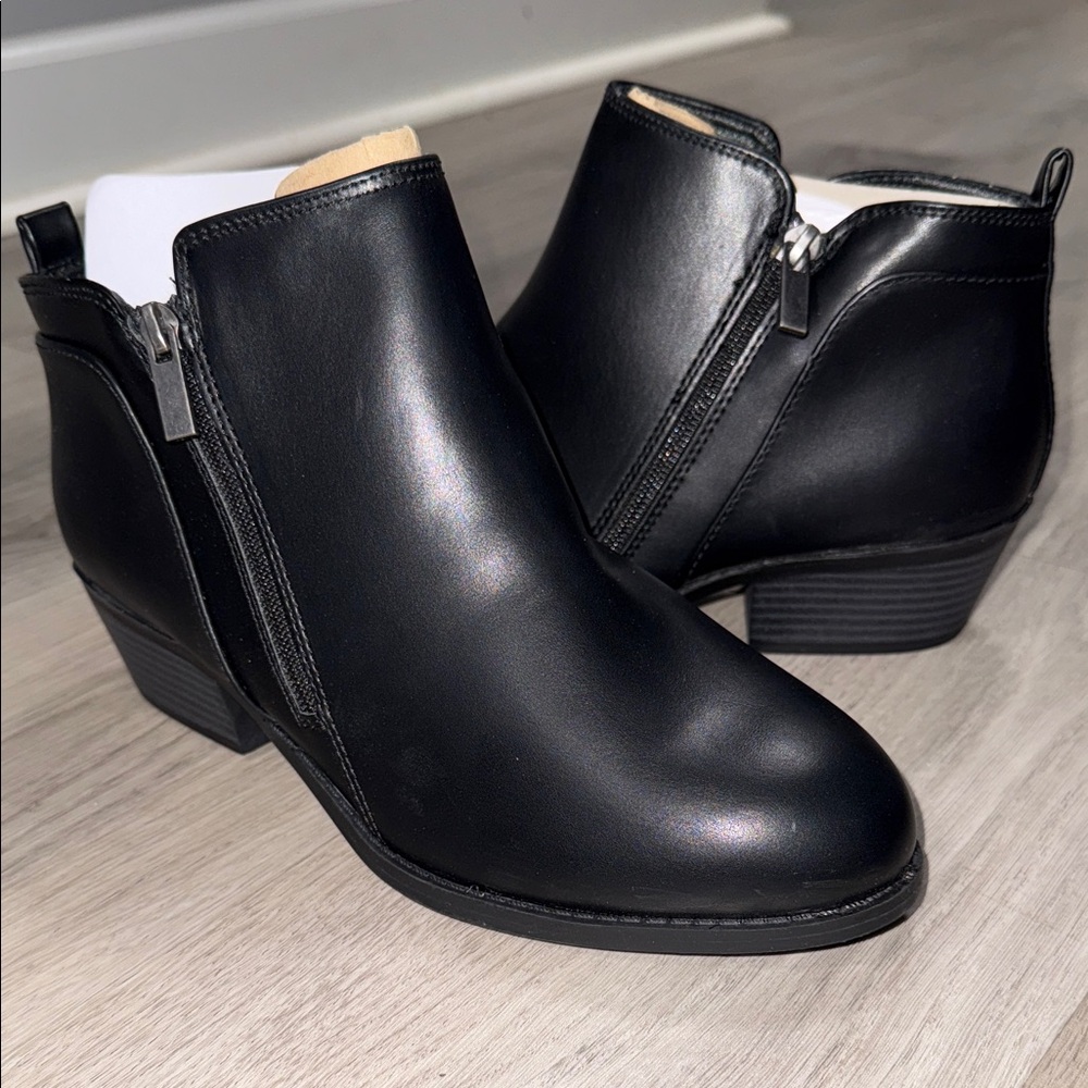 Arizonas Jean Co Castle Stacked Heel Booties 9 Wide